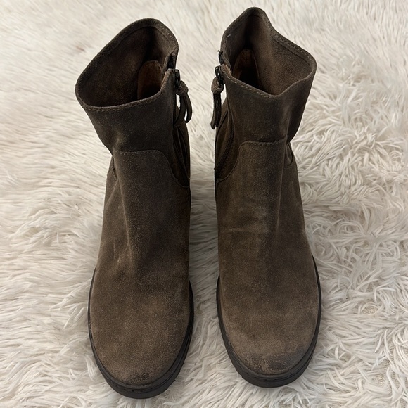 NEW $150 Sofft Shary DK Taupe Suede Wedge ankle bootie women size 9 - Picture 5 of 9